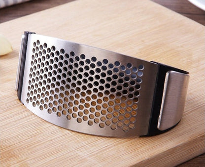 Manual Garlic Press Rocker with Handle – Stainless Steel Garlic Crusher, Squeezer, Slicer & Mincer